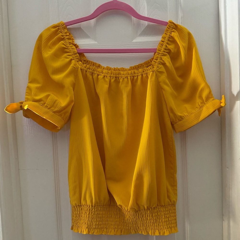 Michael Kors Off the Shoulder Smocked Waist Yellow Top. Size XS